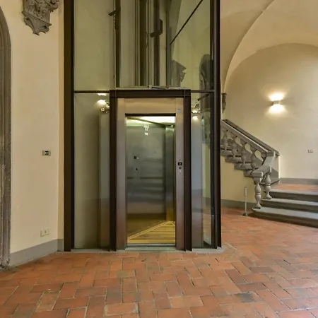 Apartment Tiziano Big Penthouse In The Oltrarno Florence